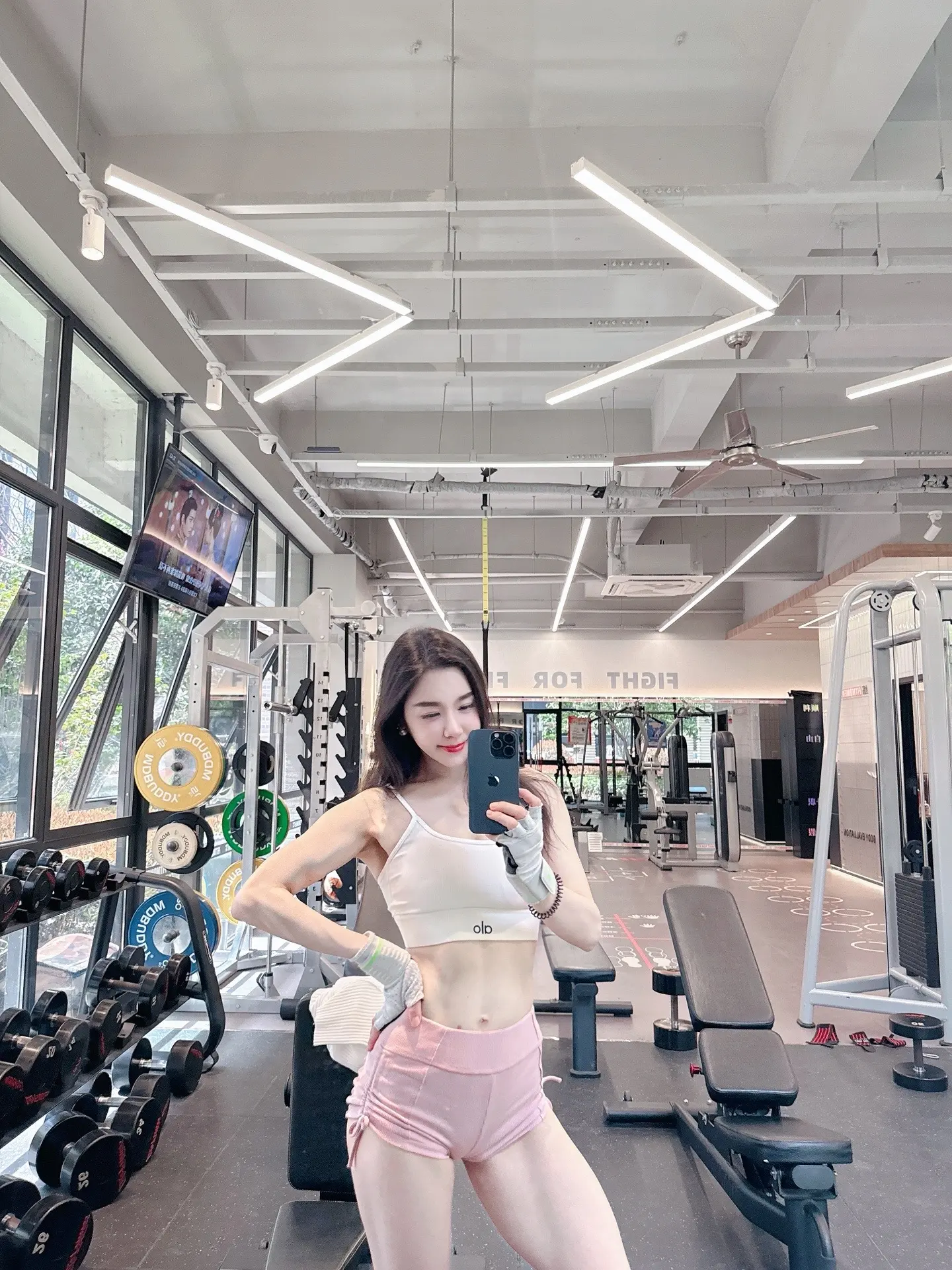 瘦了80斤，秀个马甲线。