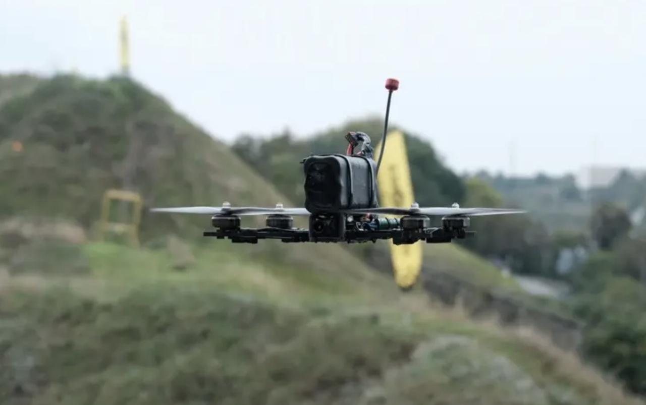 昨夜，俄乌战场在无人机的呼啸声中迎来新一轮交锋。俄罗斯国防部10月7日宣称，其防