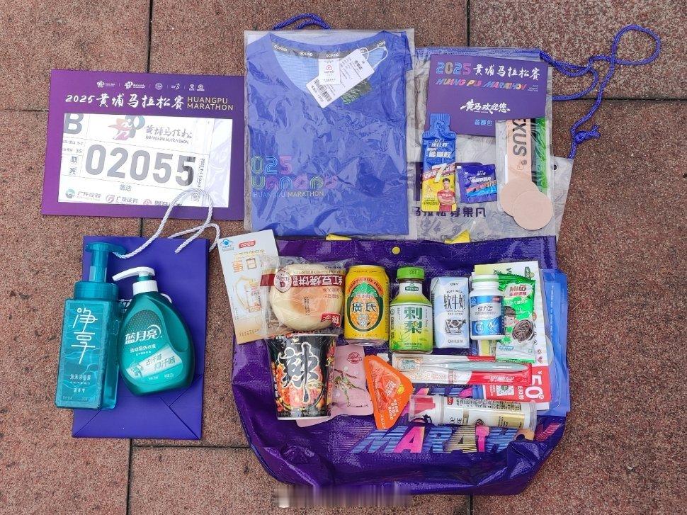 2025广州黄埔马拉松领物。先查《承诺书》入场。然后身份证和人脸识别同一个口，节