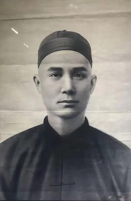 学医转行名气最大的五位国人：
1、孙中山
1886年-1892年，先后在广州南华
