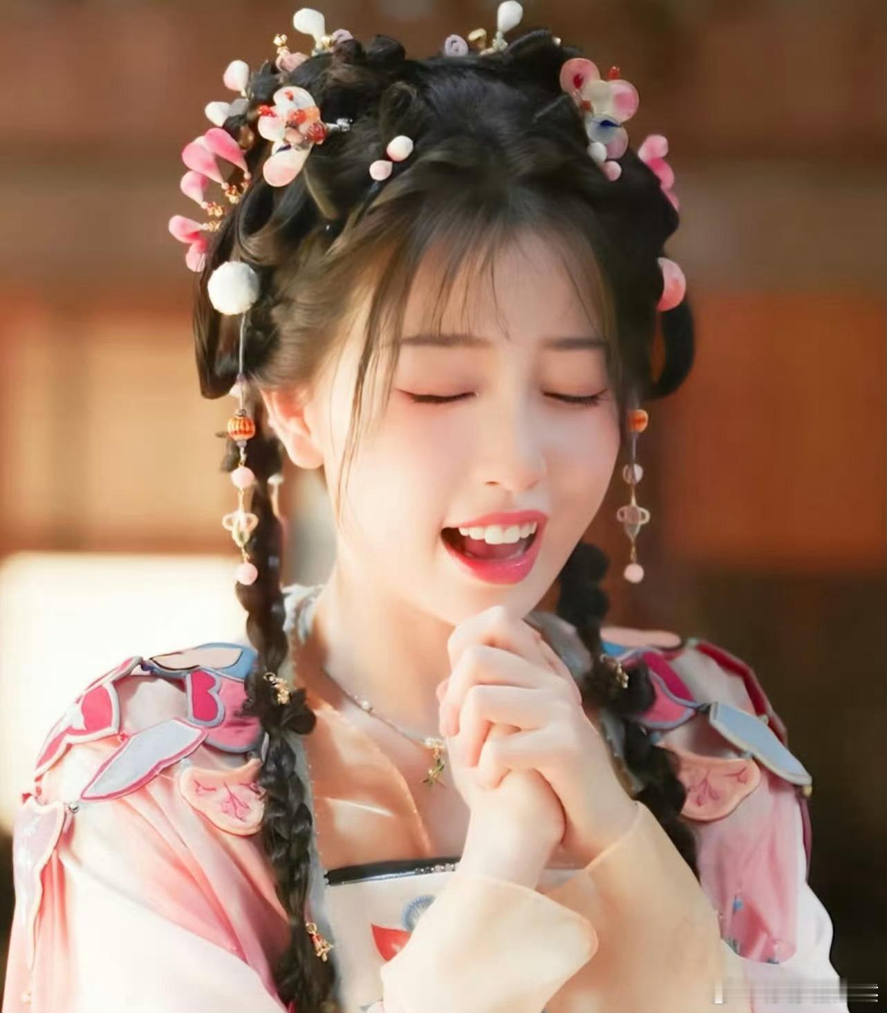 亲爱的欣欣子，生日快乐🎂🎂！愿你每天都充满欢笑✨ 未来的日子里，小石榴将与你