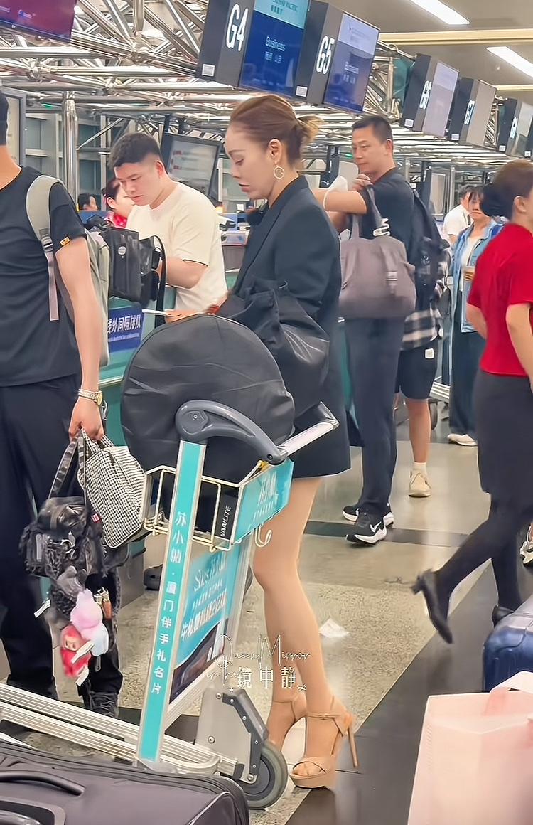 瞧瞧宁静这脸蛋这身材这腿，无论多大年纪都不会缺少追求者。