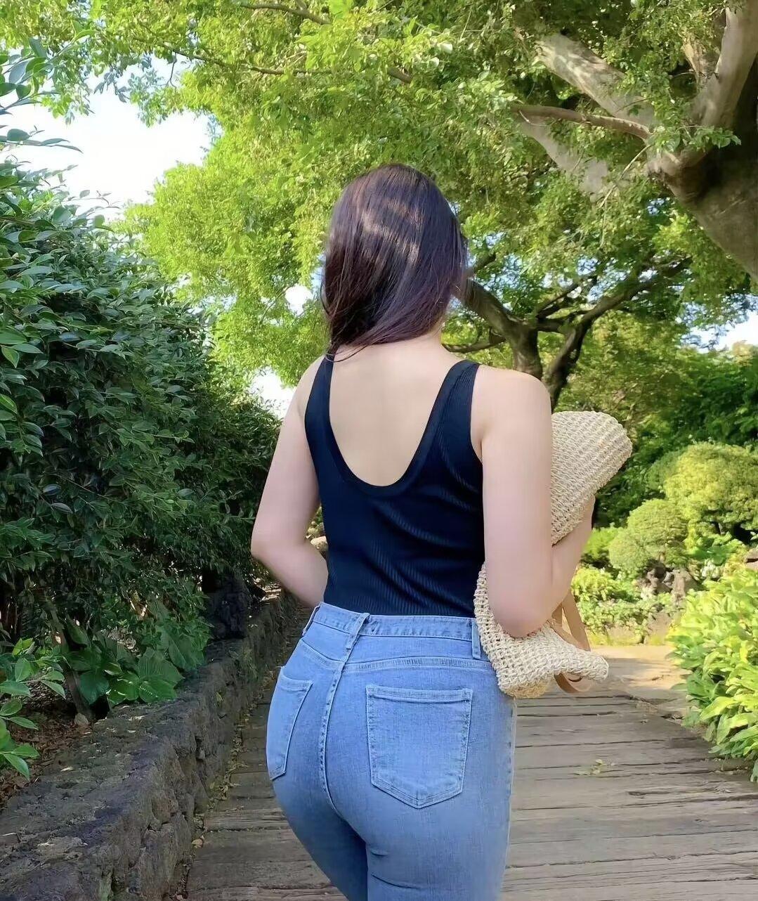 人的一生；健康是金，开心是财，大度是乐，善良是福，懂得珍惜是宝。