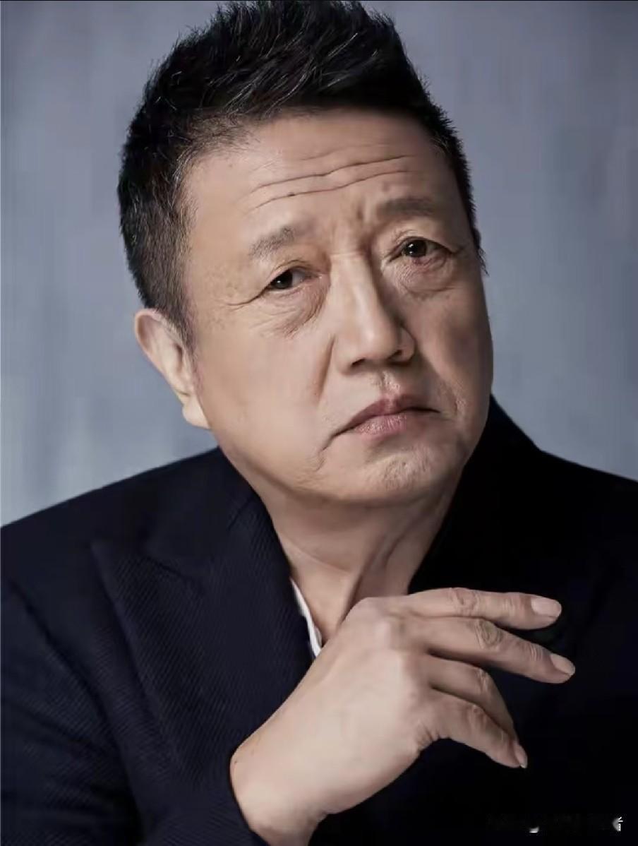 演员秦焰去世了。
最难受的不是他的家人，
也不是追剧的广大观众，而是那些和他搭戏