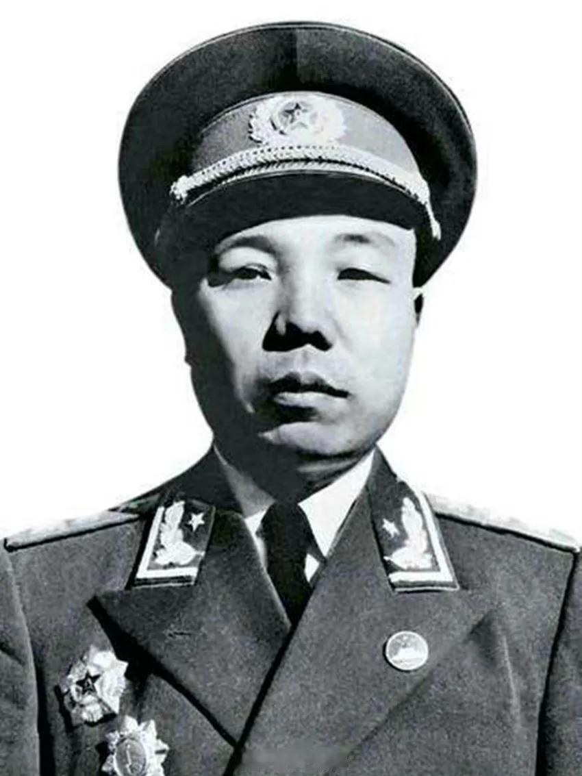 开国上将萧华，史上最年轻的上将！
1916年1月21日，萧华上将出生于江西省赣州