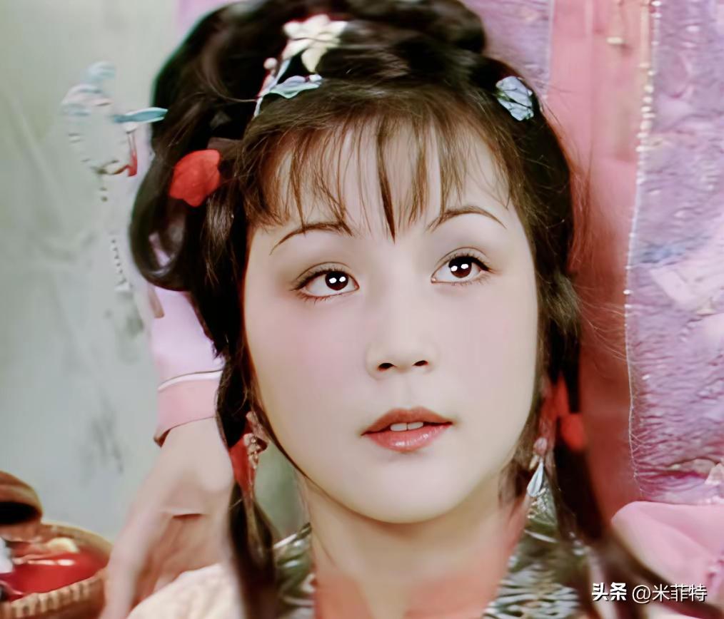 史湘云是《红楼梦》里超有魅力的人物，在金陵十二钗正册排第五。她虽是史家千金，父母