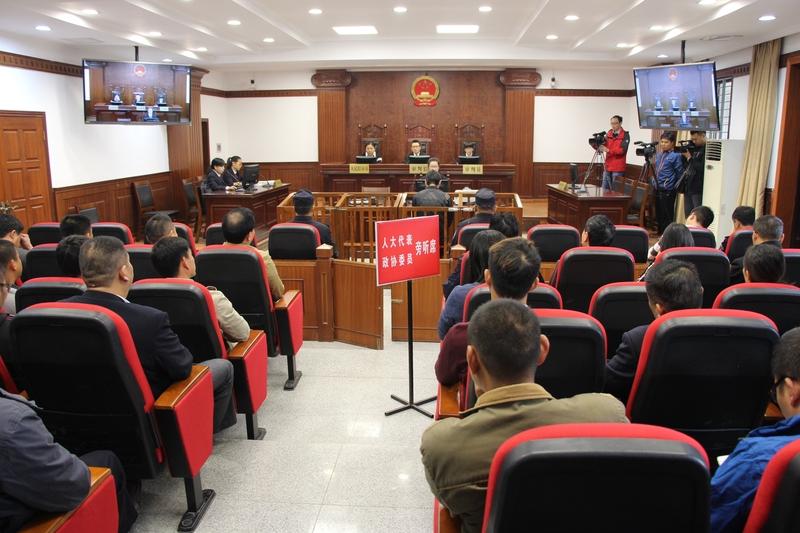 法院判了，四人饮酒致一人死亡，同桌人赔偿家属五十多万。
事件经过：四人（张某、杨