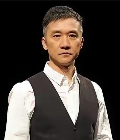 2011年，黄志忠把自己在北京的两套千万房产、200万存款和名下所有车，一把塞给