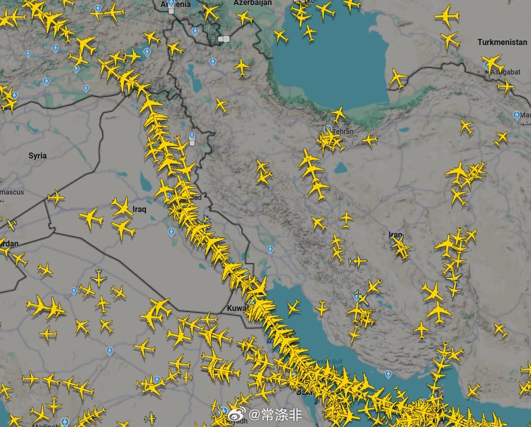 🚨🇮🇱🇮🇷 | 以色列对伊朗发动先发制人的打击后，民用空域陷入混乱。数