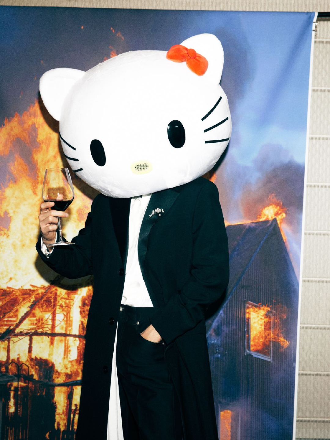 陈哲远 戴上kitty头谁还认识我  看陈哲远尖叫之夜出发图，活脱脱一个精致版 