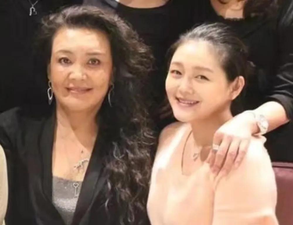 有人问张兰：“对前儿媳真的问心无愧吗？”

张兰和大S之间到底有什么事情呢？其实