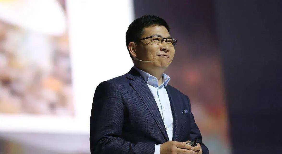 华为：你知道这五年我怎么过的吗？失去的都该还回来了！
荣耀：大哥，你不在的时候，