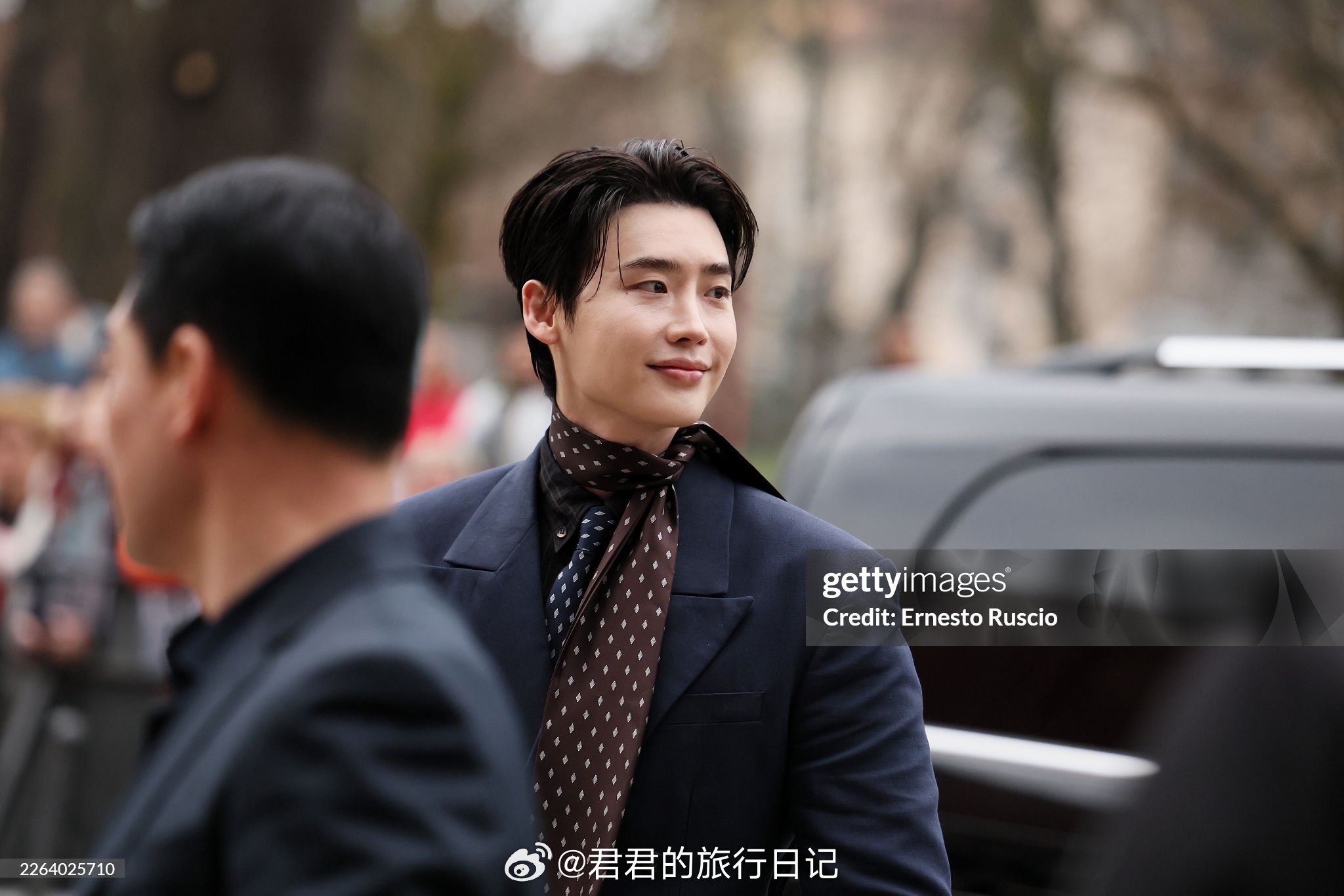 李钟硕出席米兰时装周菲拉格慕秀。谁的韩娱白月光？ 