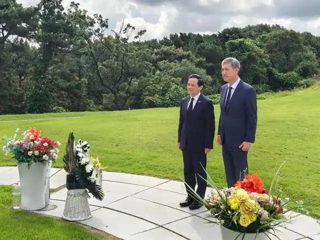 [太阳]8月19日，我驻韩大使戴兵做出了一个意味深长的动作，抛开了韩国政府，赴坡