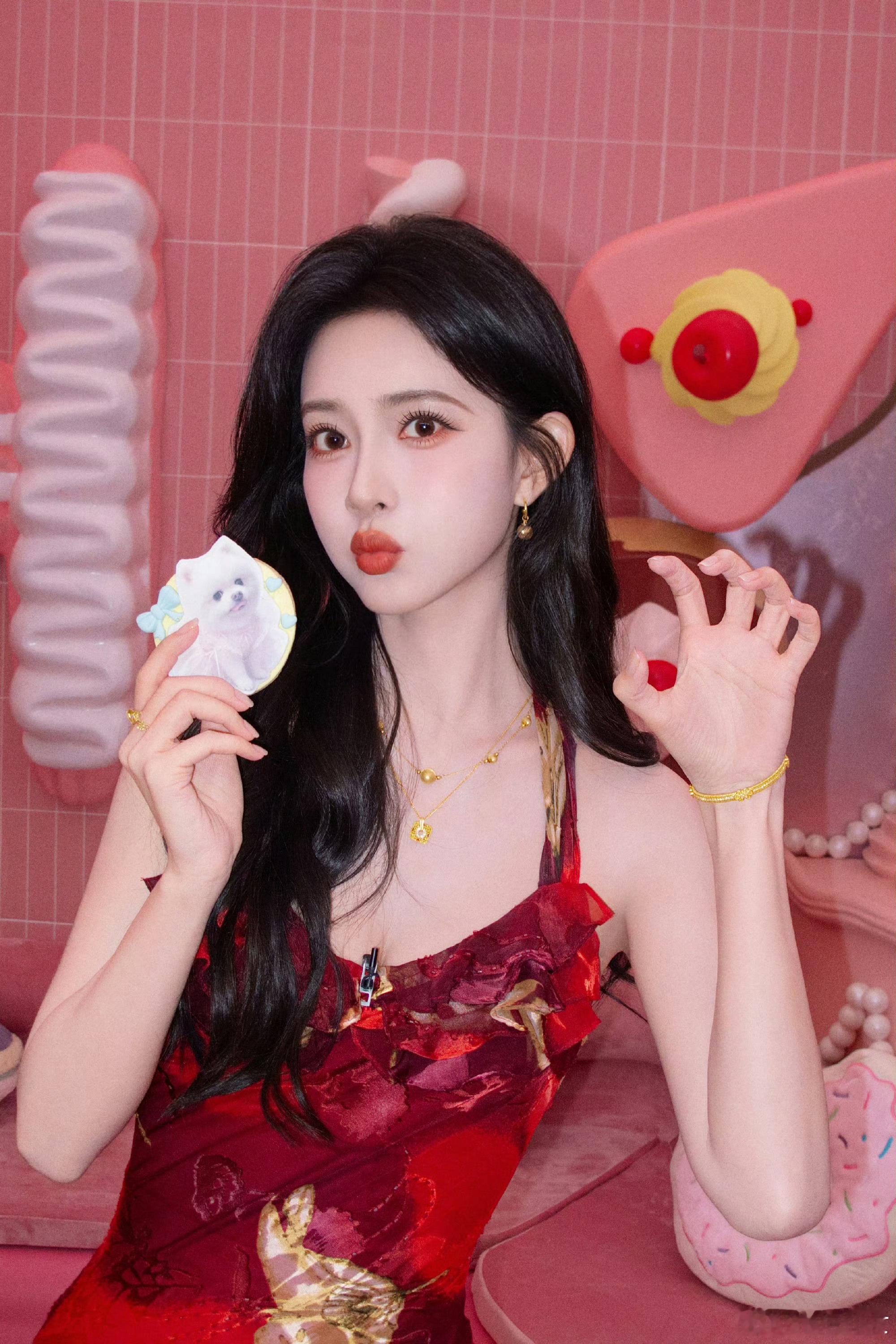 孟子义现偶完全小说女主来的孟子义这组现偶路透真的太有说服力，高挑纤薄的身形自带优