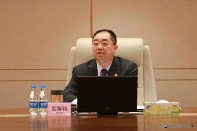 每天77万的工资，年薪已以亿为单位，他就是许家印的重要得力助手——夏海钧。随着恒