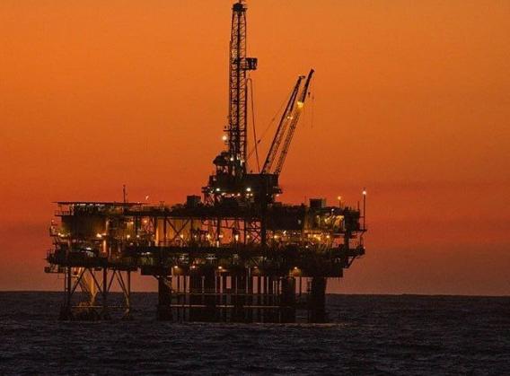 俄罗斯中头奖了。
 
据路透社消息，俄罗斯的石油出口收入将暴涨约70%，堪称中了