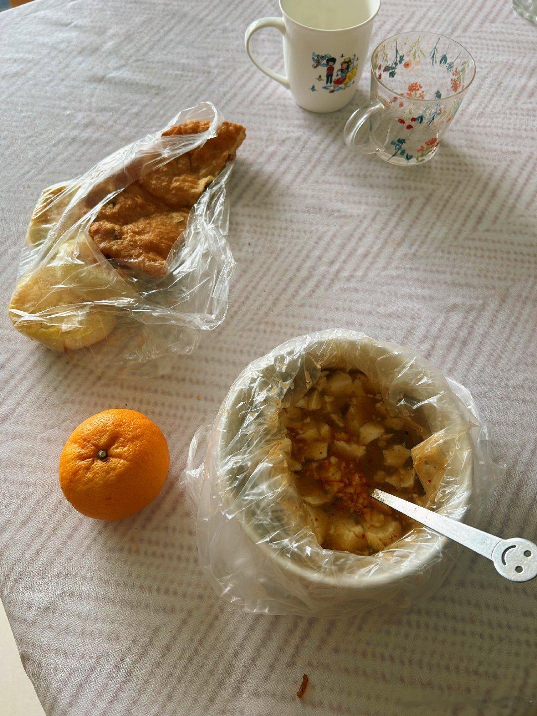 闺女早上走了昨晚改签了两次本来不着急的突然接到需要培训的通知还是提前一个小时没那
