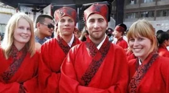 美国民调称77%民众反感中国，中国民众对美好感度呢？结果让白宫沉默。皮尤报告显示