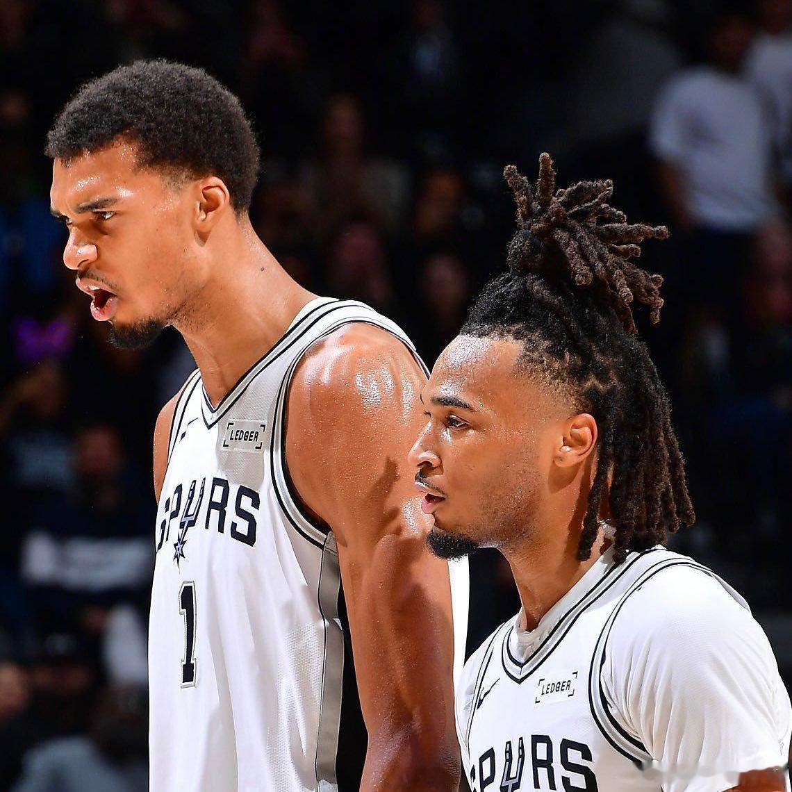 NBA 维克托·文班亚马（22岁155天）与斯蒂芬·卡斯尔（21岁219天），成