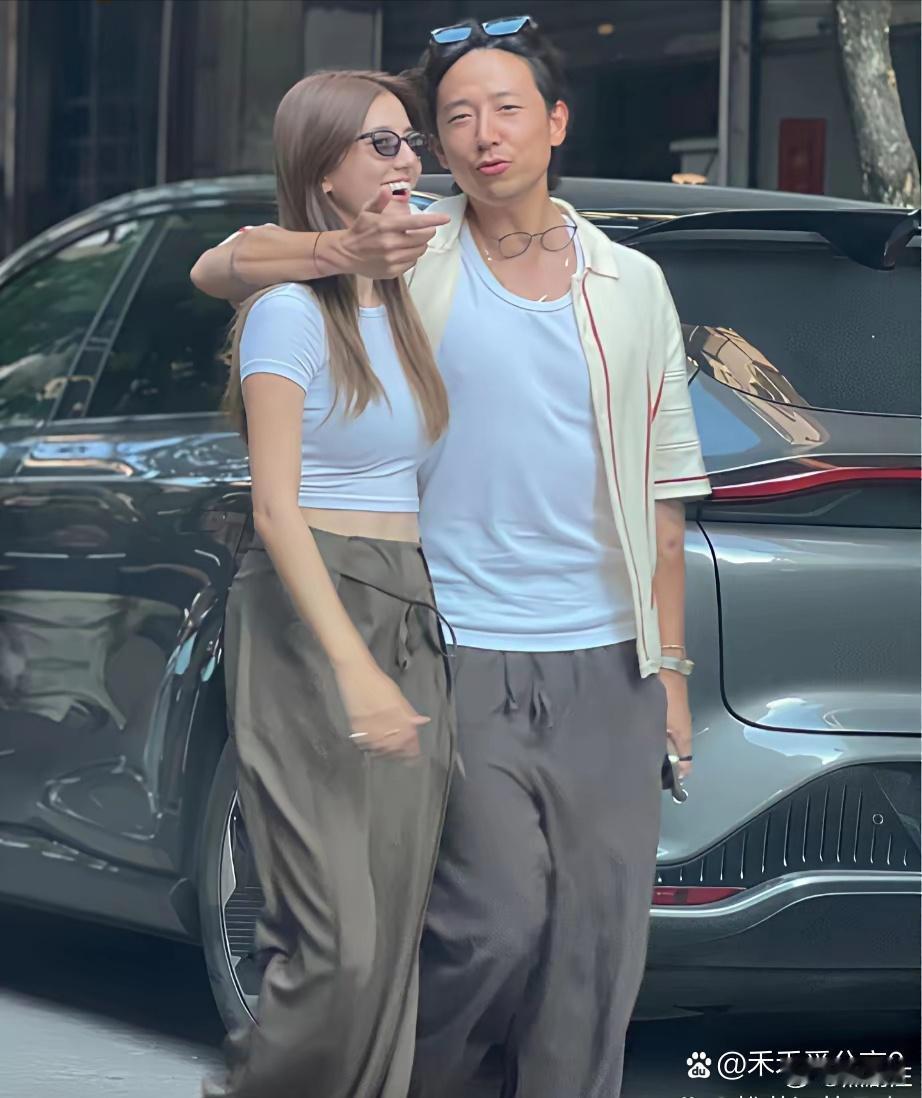 吴千语真的嫁对了人，至少老公不用人到中年还在舞台擦边丢人现眼。 