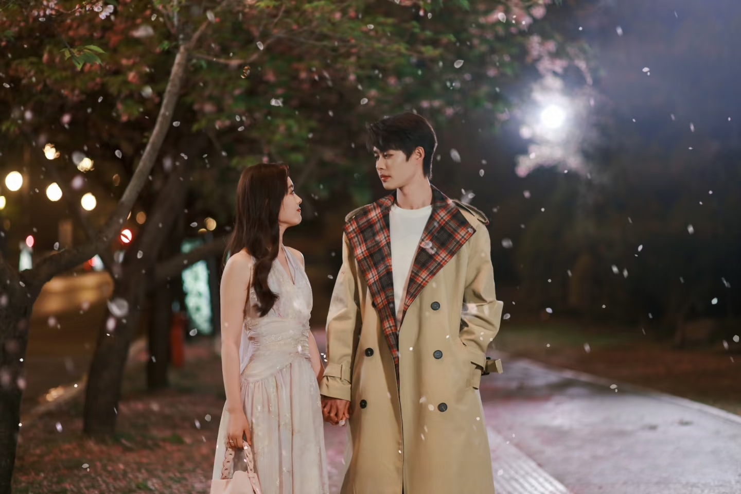 小长假必备的电子榨菜找到了  余茵主演的《云渺》让我大开眼界，三千年的美强爽修仙