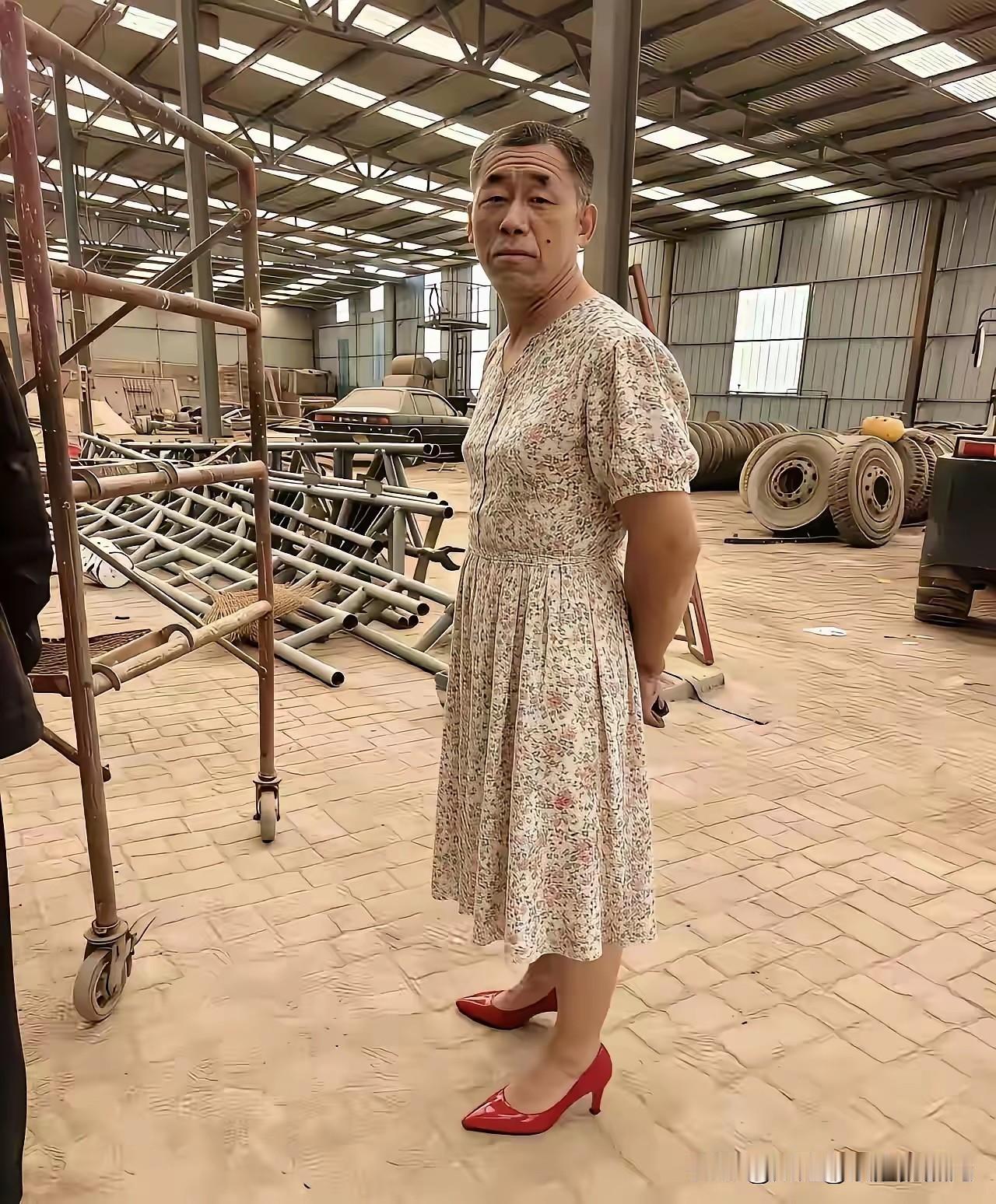 《猜不出来》

网上偶尔瞧见这张照片，实在是看不出是男爷们，还是女士。
从面相看