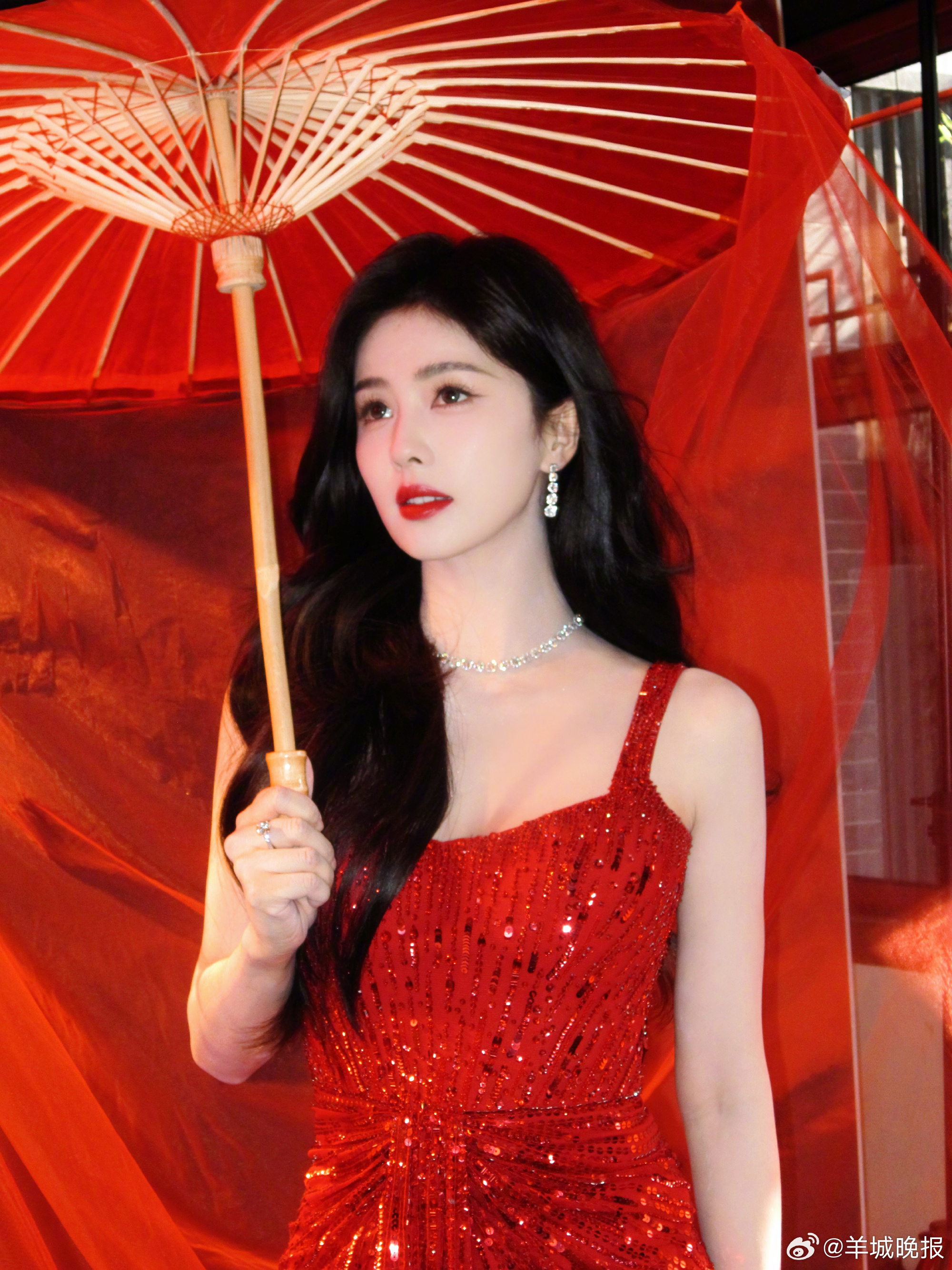 【过年就是要红红火火】新年假期余额又少一天，谁的新年照喜气洋洋年味十足？评论区聊