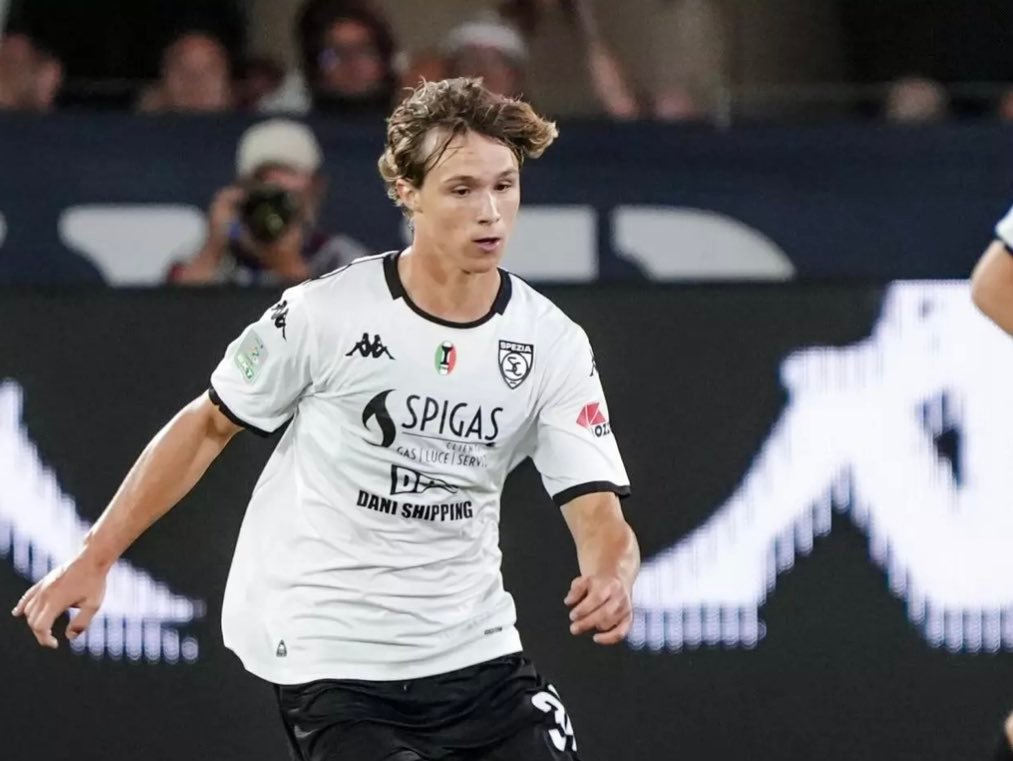 AC米兰隆戈： AC米兰对科莫托在斯佩齐亚的成长轨迹非常满意：在多纳多尼执教的这