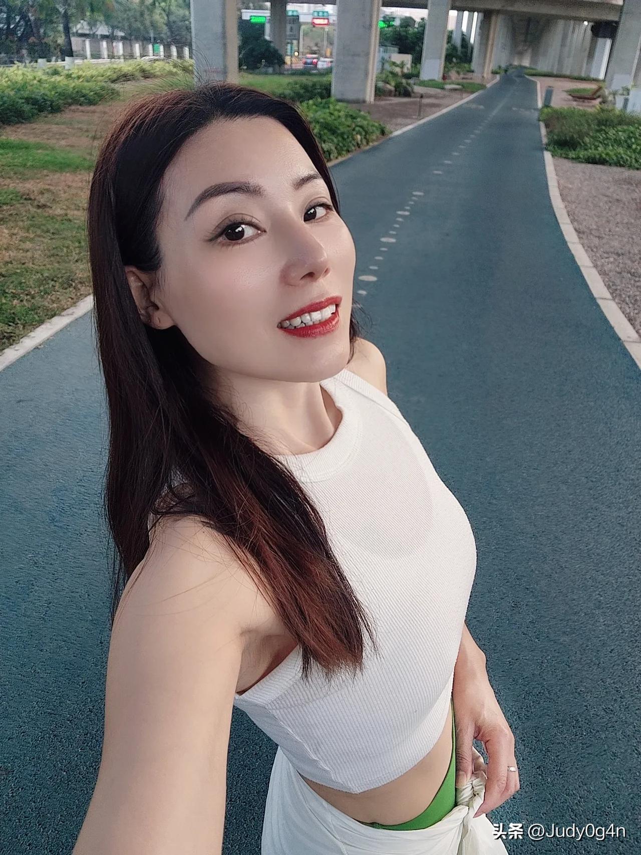 所有的最好，都不如刚刚好，顺其自然是最好的选择，生活幸福的样子，其实很简单，它发