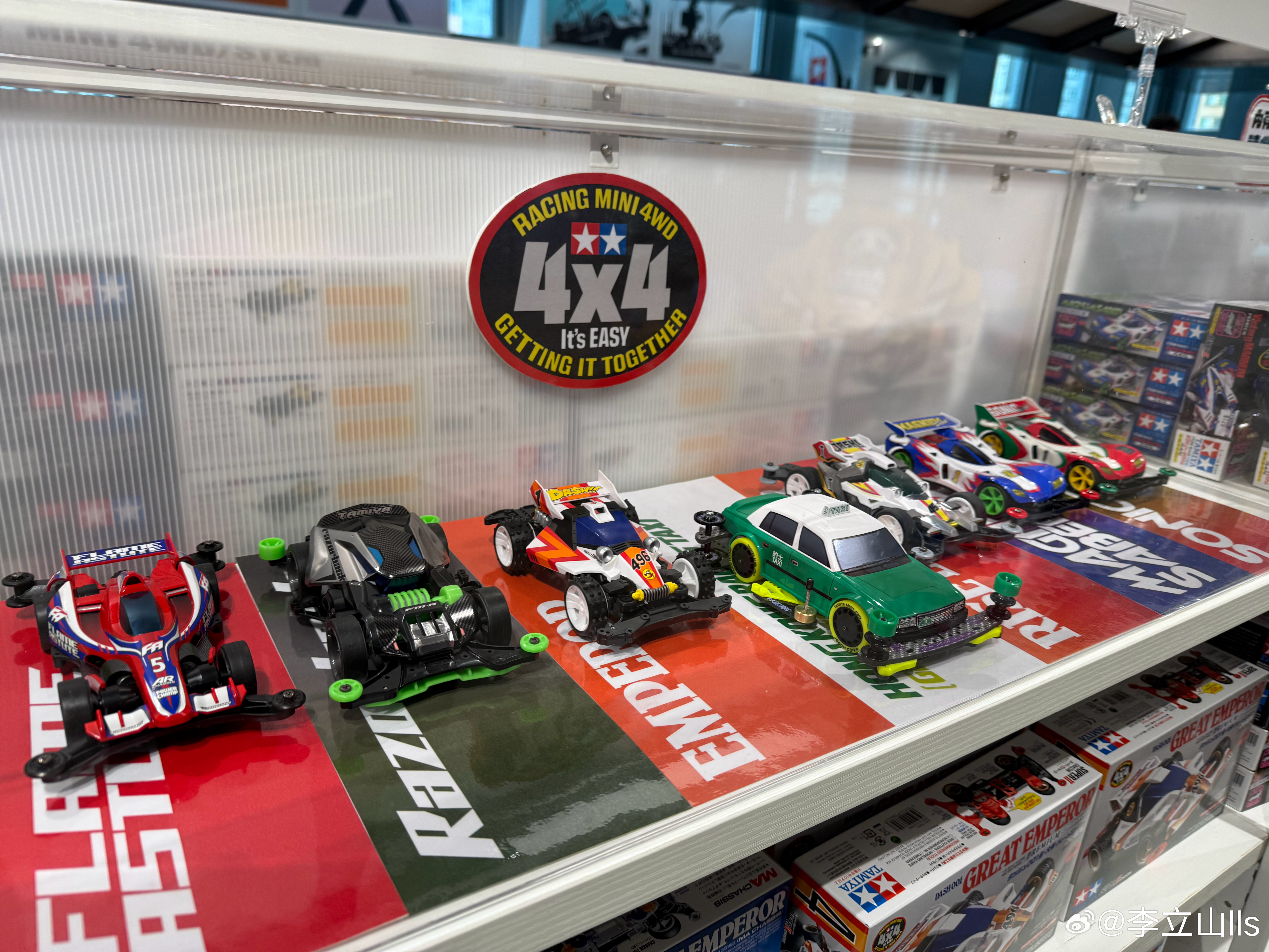 香港田宫双星店，竟然有香港的士款的四驱车！ 