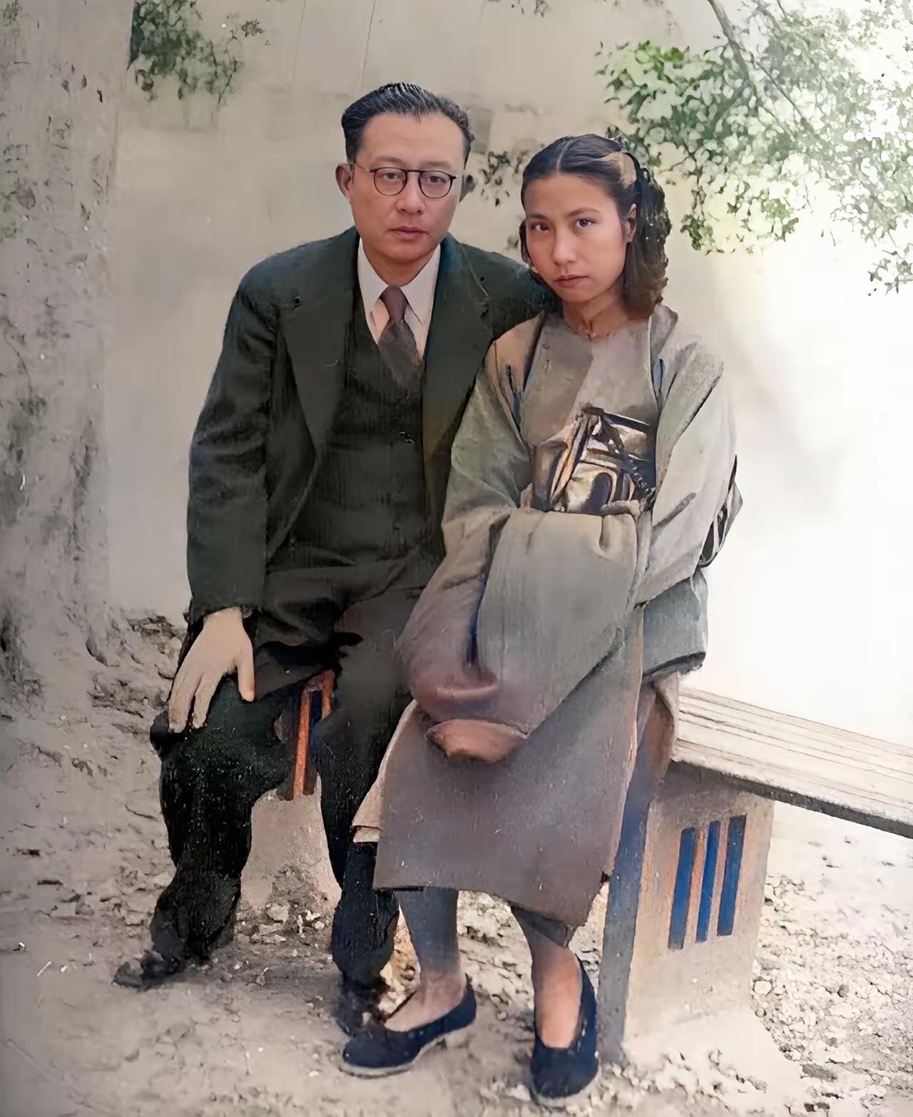 那抹黎明前的微笑

谁说女子不如男，随着《沉默的荣耀》热播，真实的场景浮出水面；