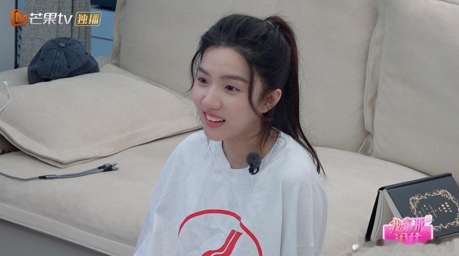 苏晓彤和妈妈时隔多年的和解我家那闺女 苏晓彤与妈妈回忆小时候上台表演失败的窘迫，