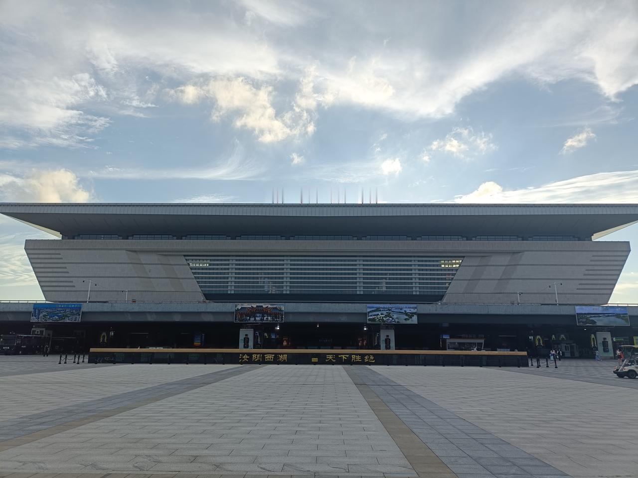 10台22线，安徽第二大高铁站——阜阳西站，皖北大型高铁枢纽。商合杭、郑阜、京港