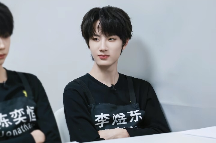 官抖日常发的