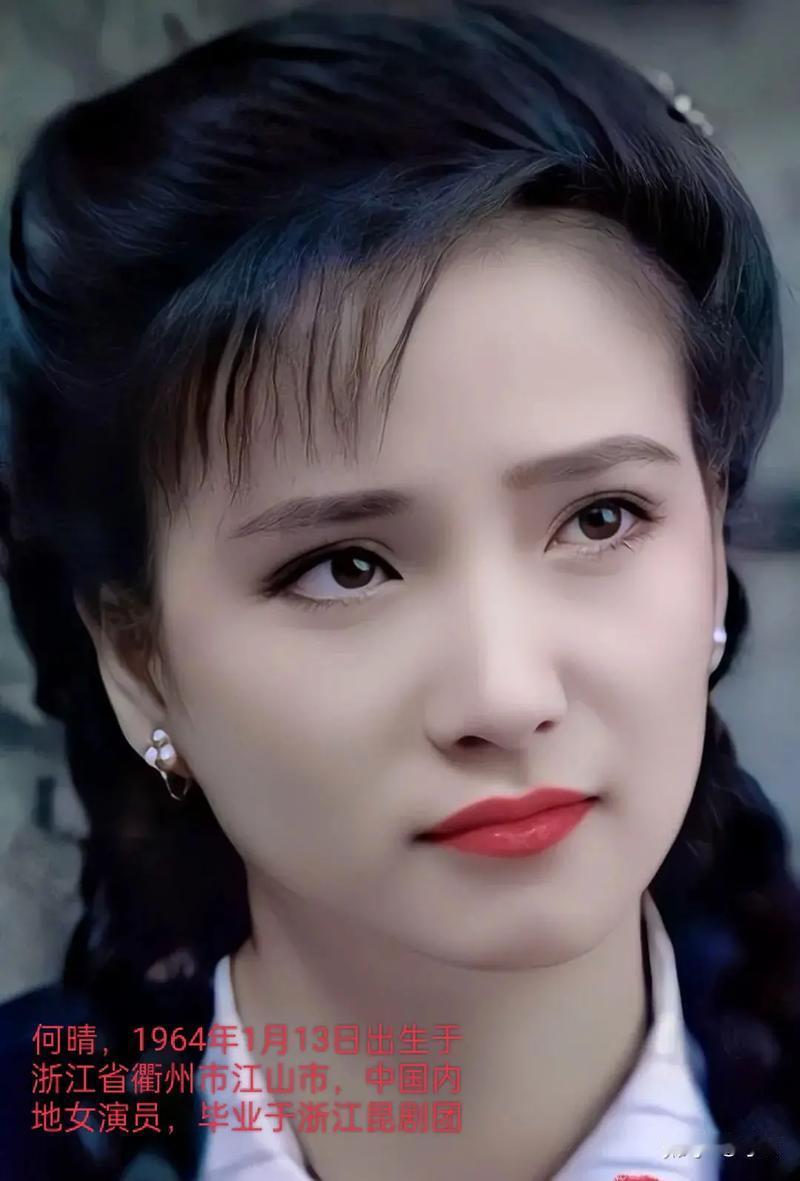 泪目！著名演员何晴告别仪式，儿子抱遗像送最后一程，一句“妈，北京下雪了”看哭全网