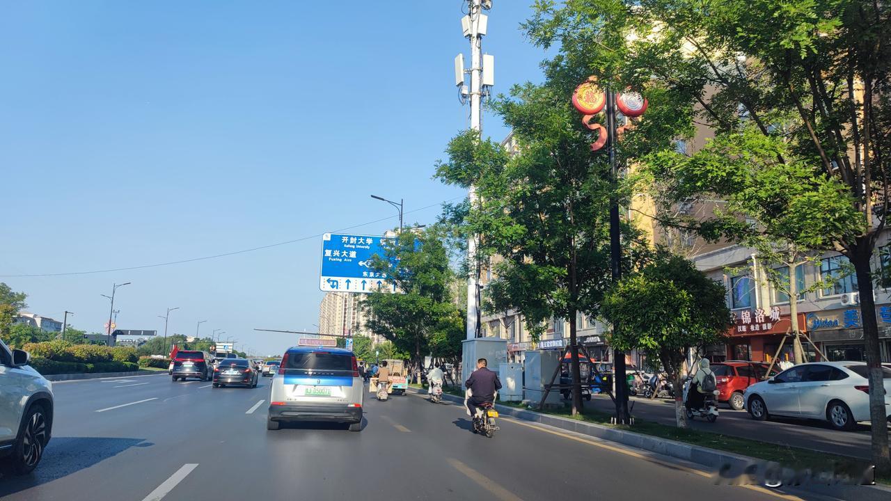 记录我的20262026年5月31日，河南省天气晴朗，驾驶汽车行走在郑开大道上。