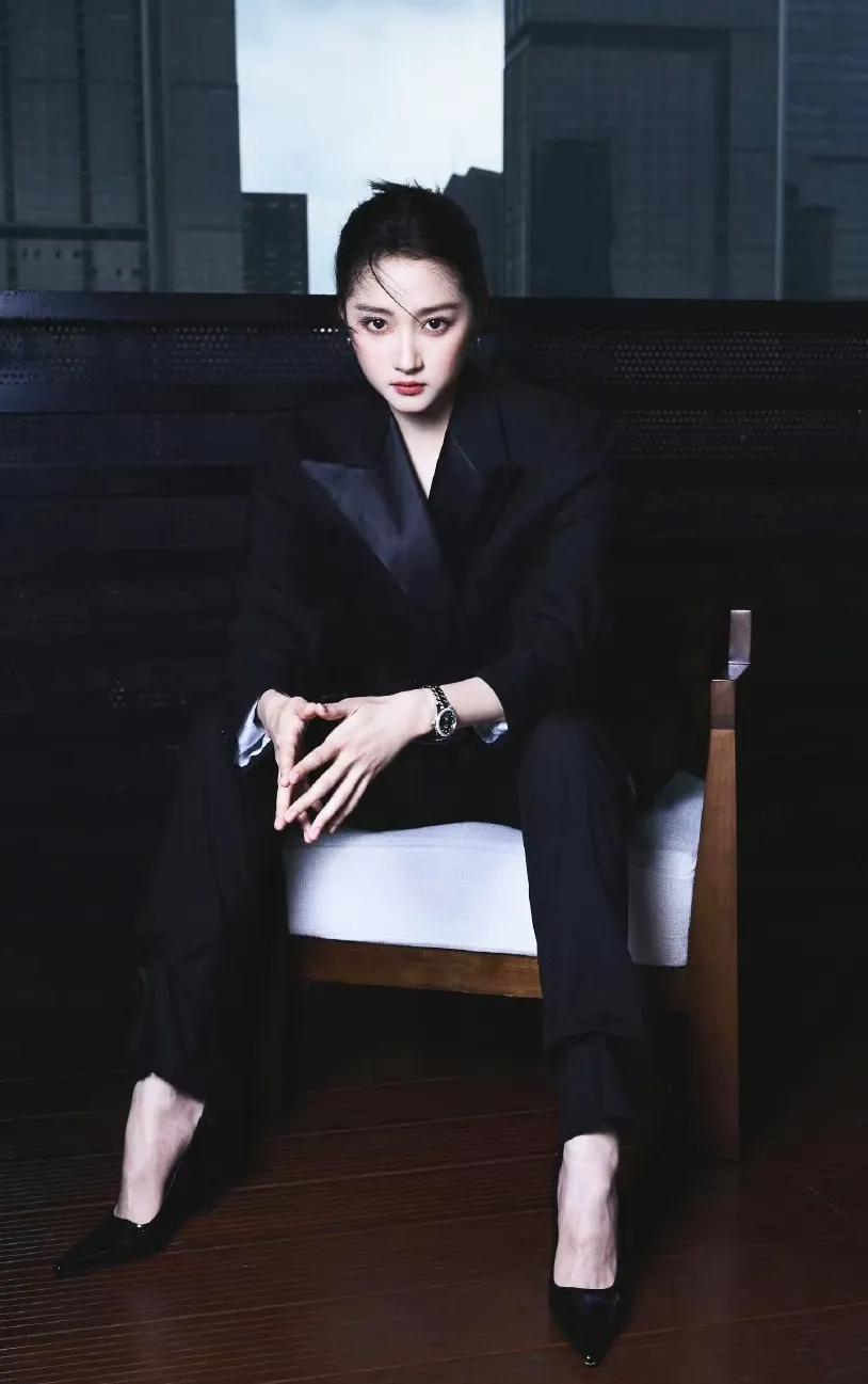 @关晓彤 最新～JimmyChoo ​​​[比心]