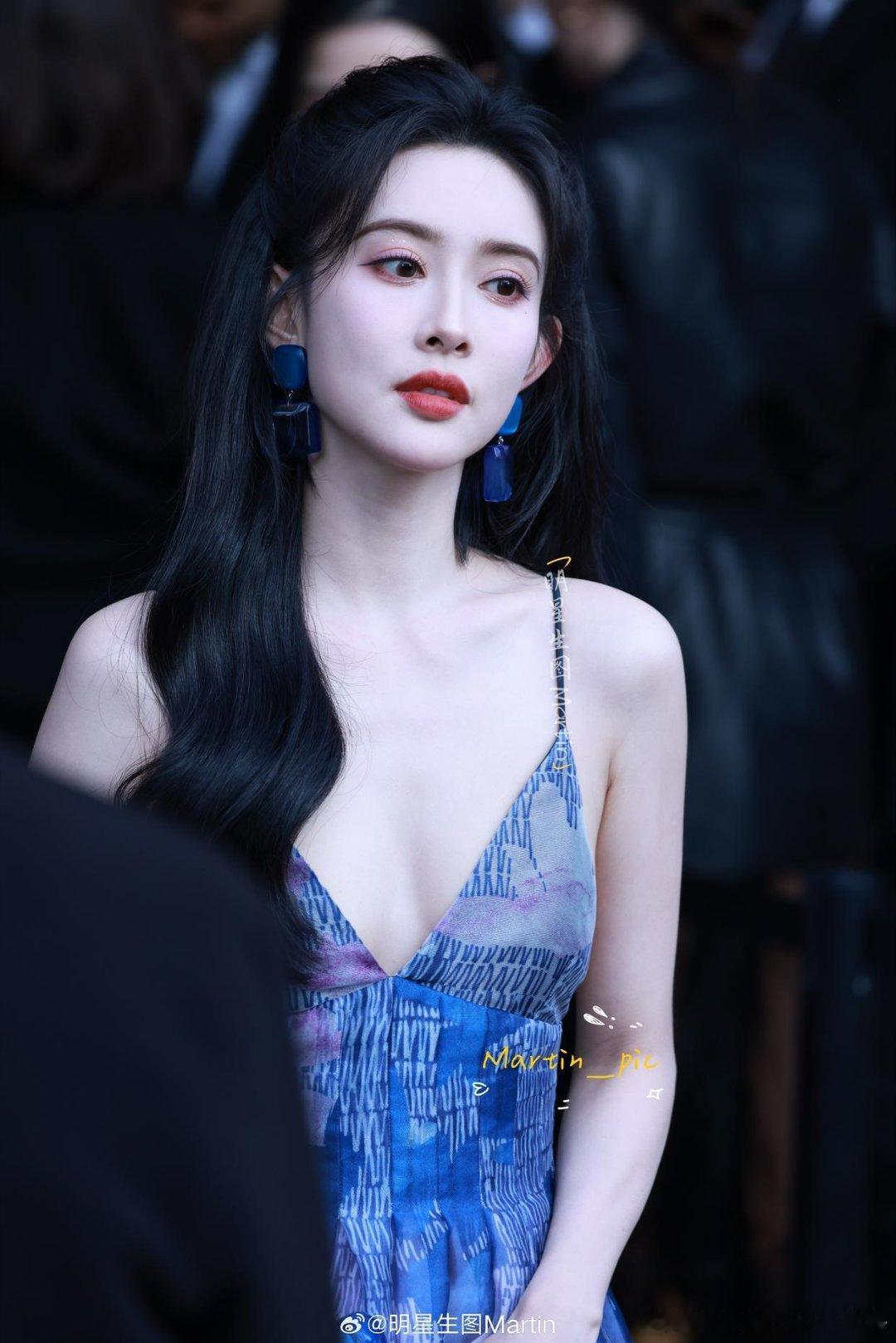 孟子义[超话] 孟姐这基因绝了！👀从小美到大的孟子义，眼睛大得自带美颜特效✨ 