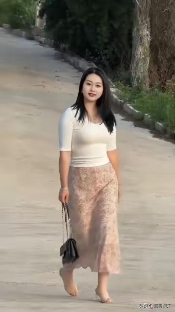 很多男人选女人，总先盯长相和身材，其实这些真的只是锦上添花。
女人真正的底牌，从