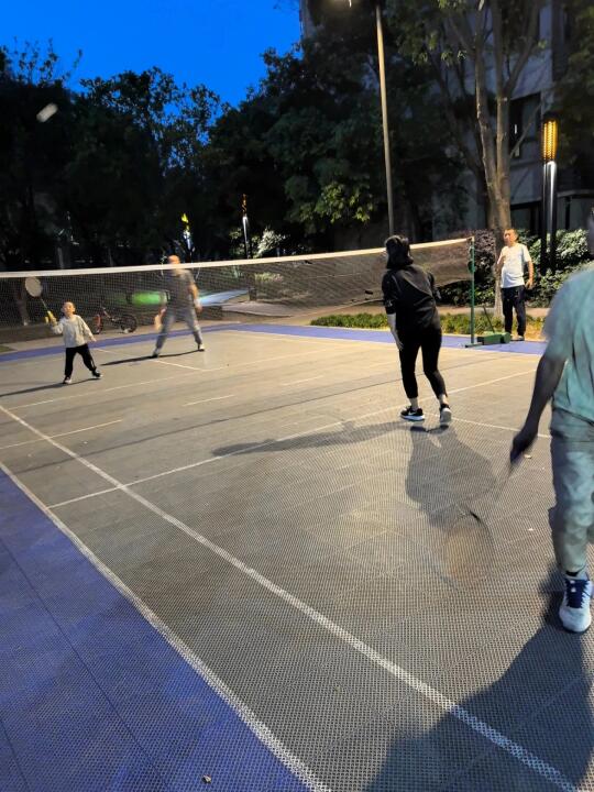 谁懂呀，打完羽毛球就想喝冰水水