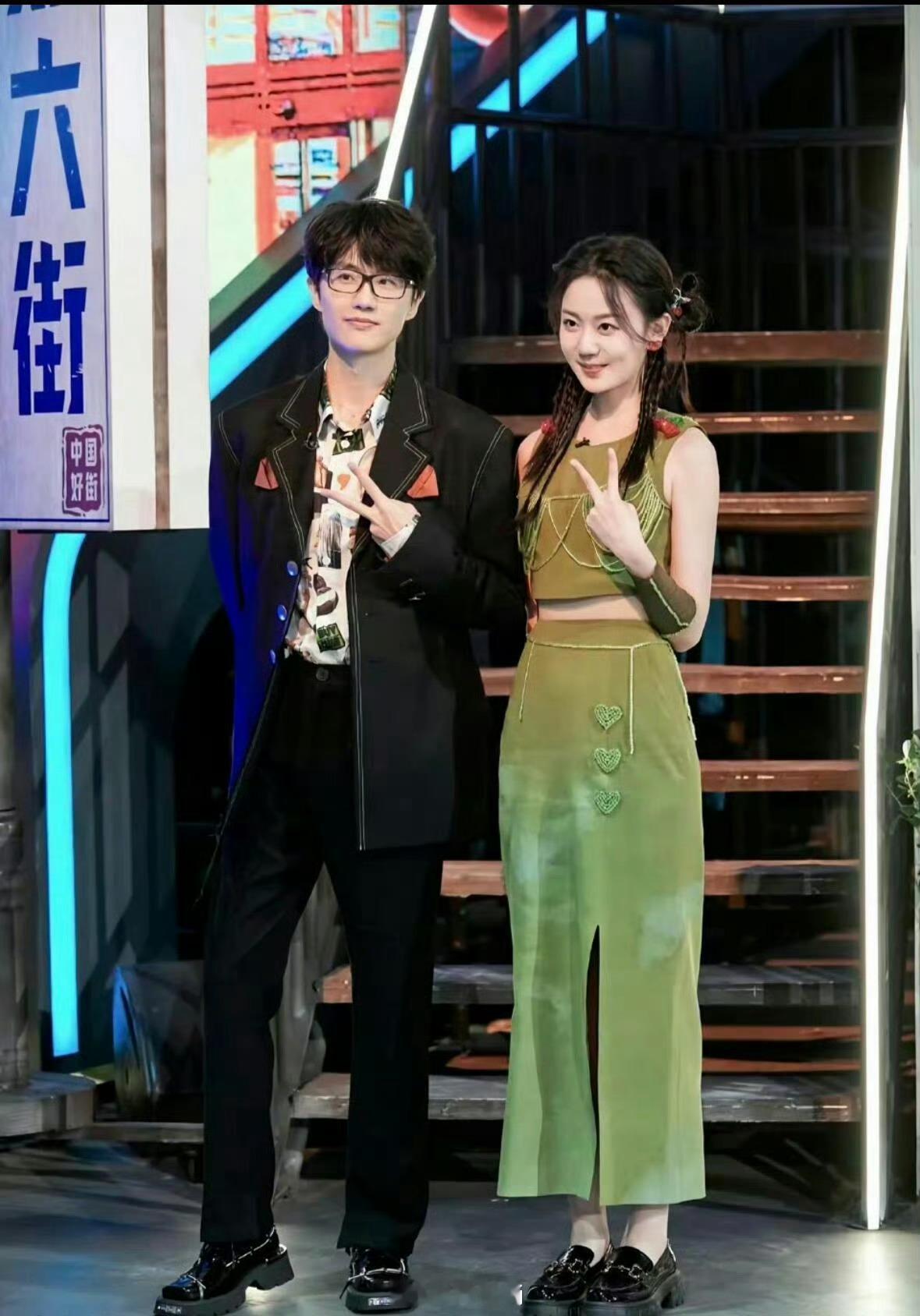 许嵩 冯禧只觉得他俩真的很像小说里照进现实《小学追的偶像成为了我的男友》 ​​​