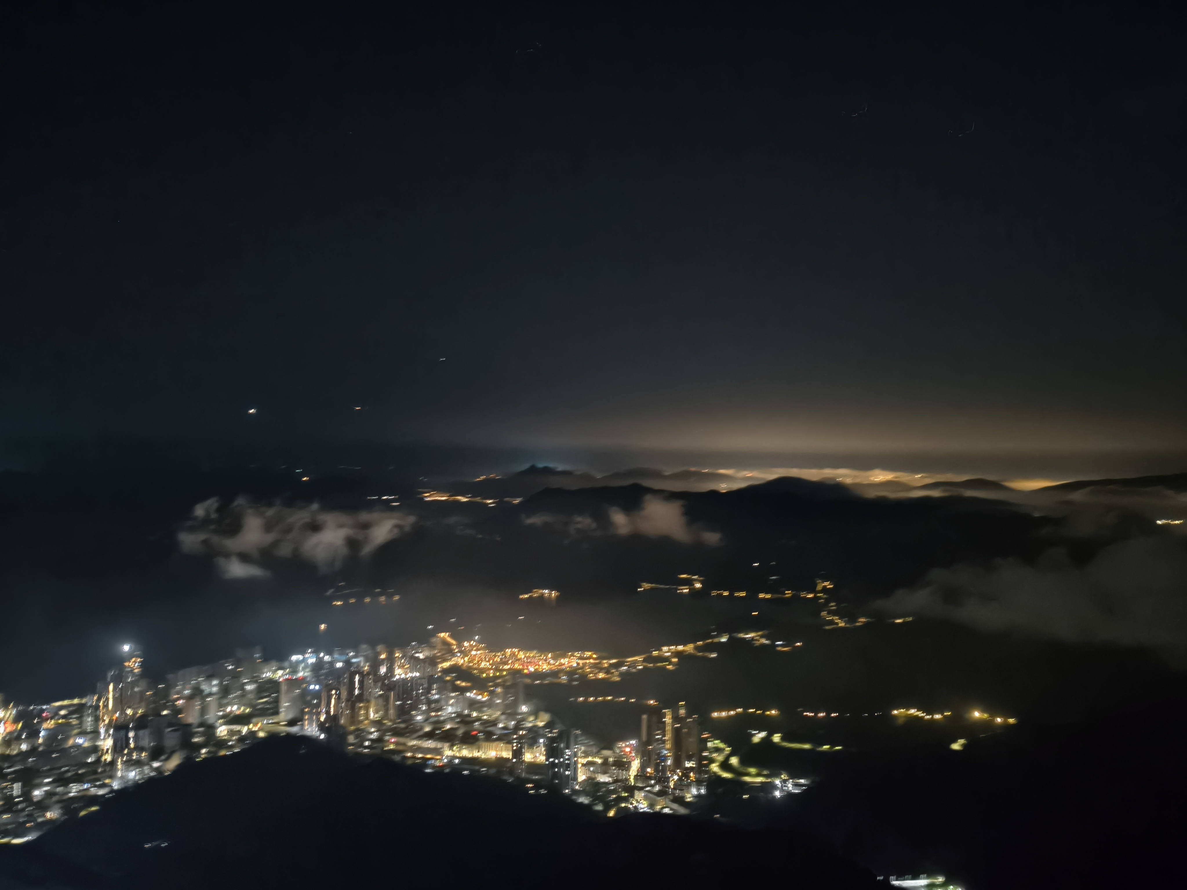 还差一段路就可以登顶了 深圳·梧桐山