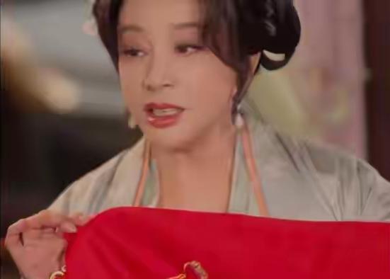 刘晓庆老师演古代美女这事真是太有争议了。想当年她43岁演《武则天》少女时期，那叫