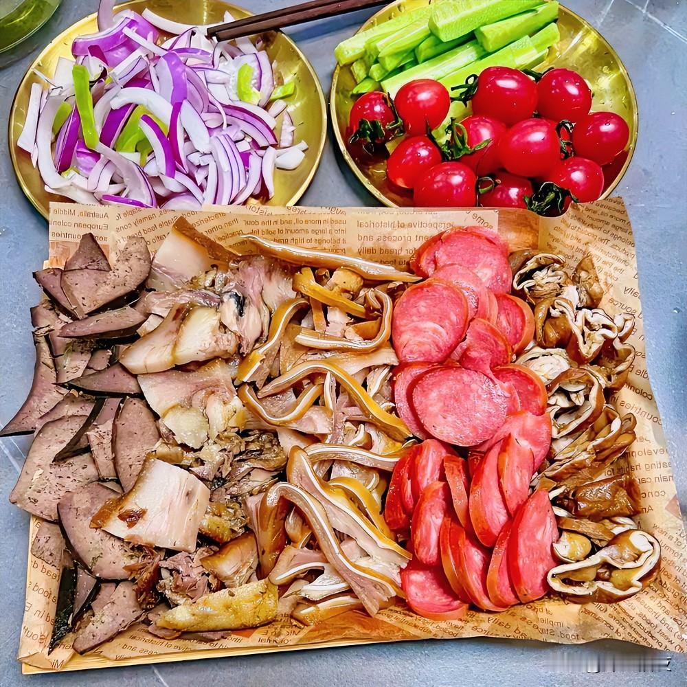 你喜欢吃什么下酒菜？

20几岁，路边烧烤店，夜市大排档，
烧烤，毛豆，海鲜，啤