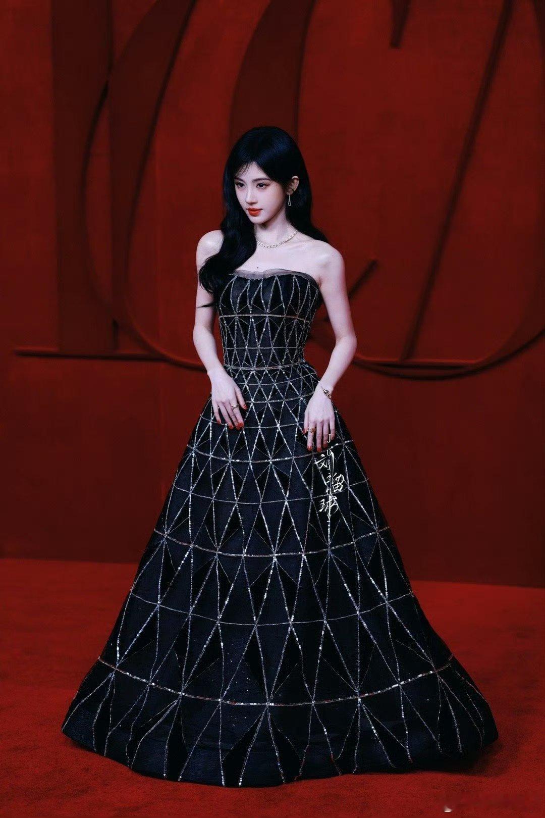 鞠婧祎万花世界jjy鞠婧祎苏绿夏  你是我褪去新鲜感仍然心动的人”