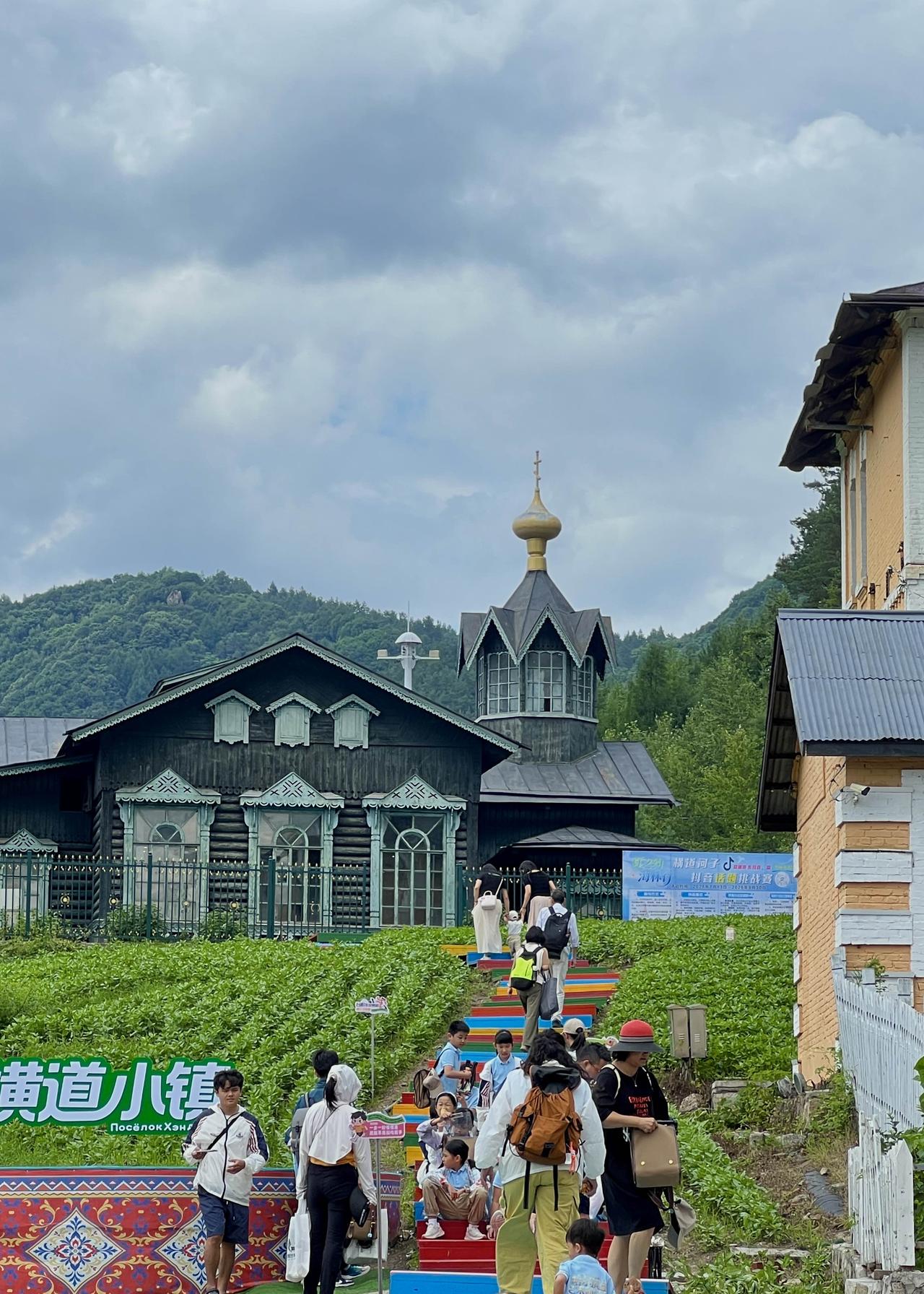 坐落在张广才岭群山间的横道河子，是我国唯一保存完好的中东铁路遗存小镇，已有百年历