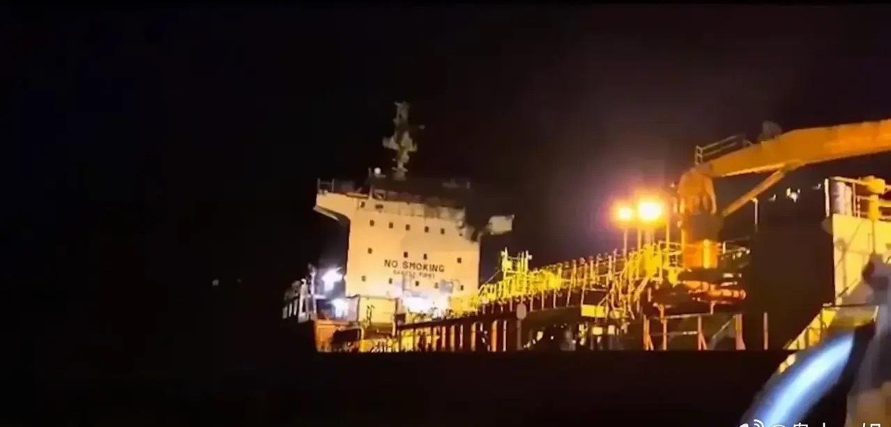 乌克兰愤怒的指责俄罗斯在一周之内袭击了黑海上的两艘乌克兰货轮
袭击事件还造成了船