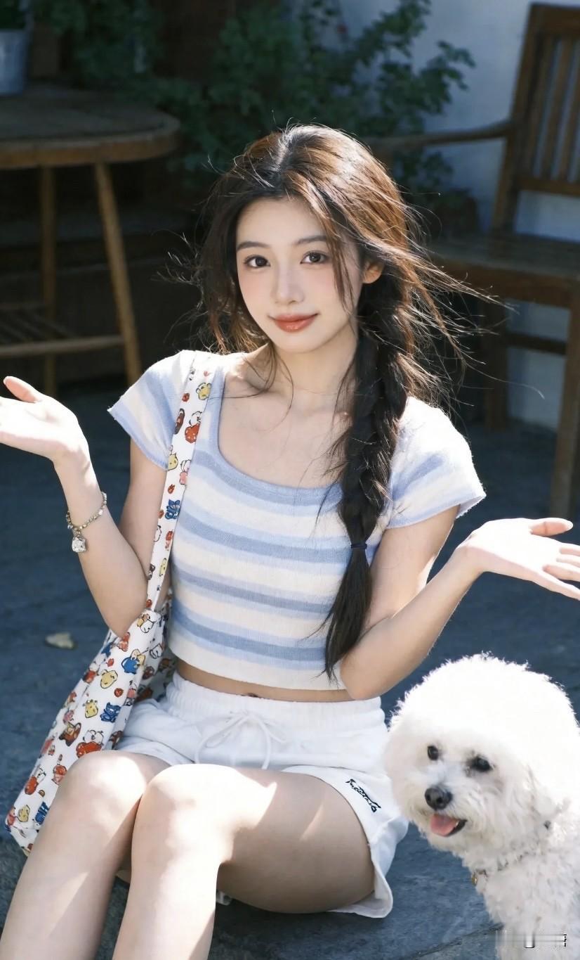 没必要刻意迁就任何人，循着自己的步调往前走，沿途自然会撞见专属于你的好风光。
