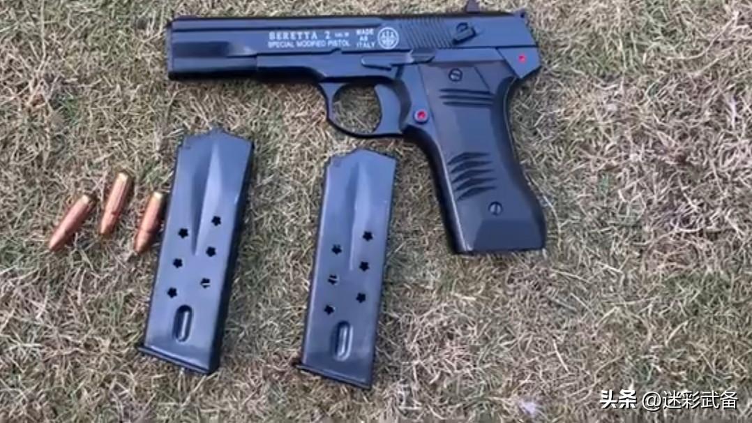 似曾相识的手枪，原来是隔壁老爷爷穿西装，突然不敢认了！
        几年前初